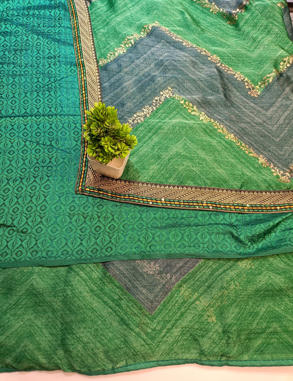 Green & Grey Georgette Saree with Elegant Lace Border – Chic Dual-Tone Drapes