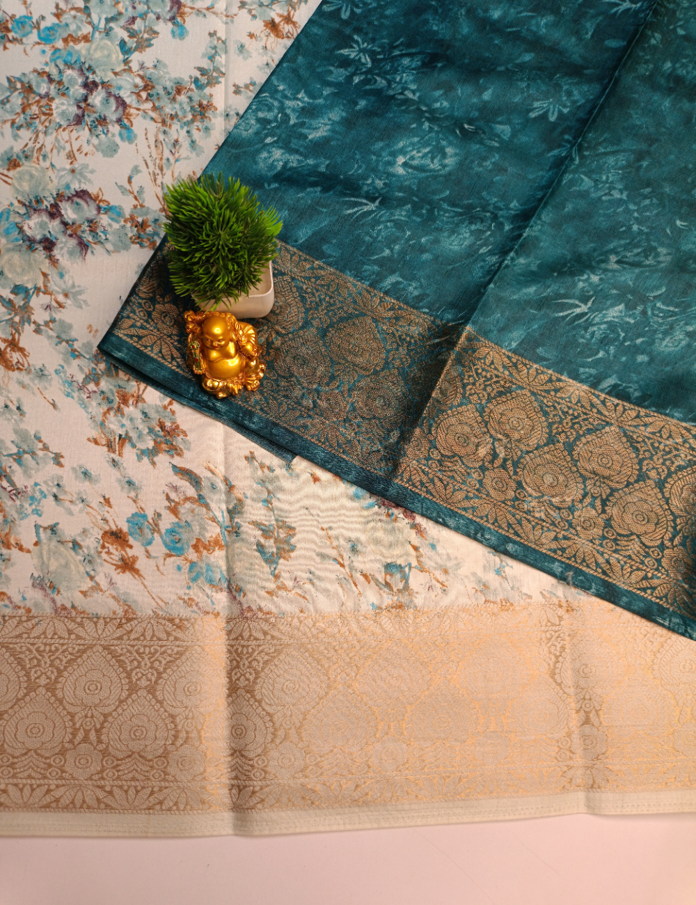 Floral Patterned Saree in Gold Zari  Dola Silk ( with contrast blouse piece)